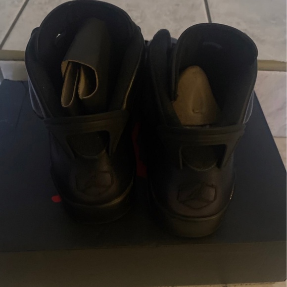 Athletic_Shoes